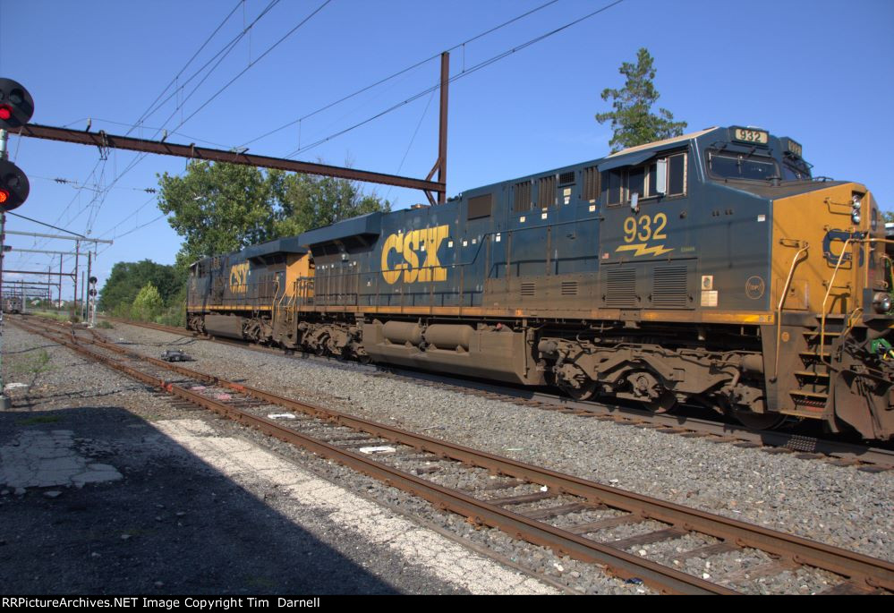 CSX 932 on M300